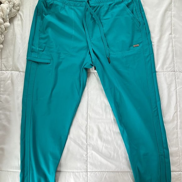 For all my healthcare baddies out there… 🩺😷🩹 - Picture 10 of 11